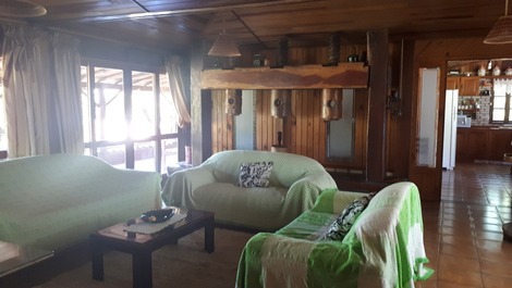 Beautiful house 5 bedrooms, 03 Bathrooms! Sleeps 13 people in beds