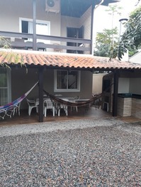 Casa de 3 quartos à 180 m da Praia de Mariscal (Residencial Magali)
