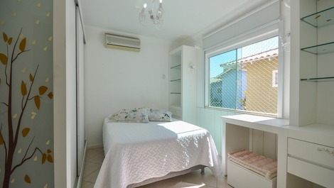 In Mariscal high standard house with 4 bedrooms and swimming pool Ref.13