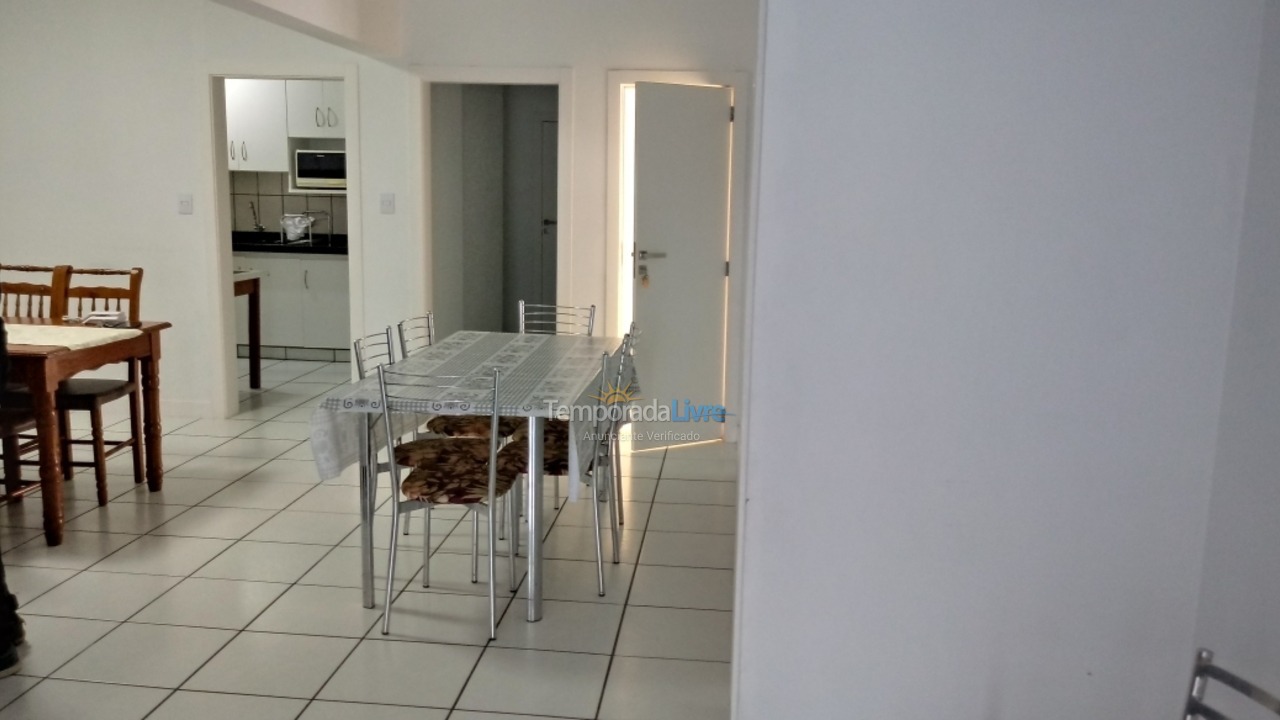 Apartamento para aluguel de temporada em Itapema (Meia Praia)