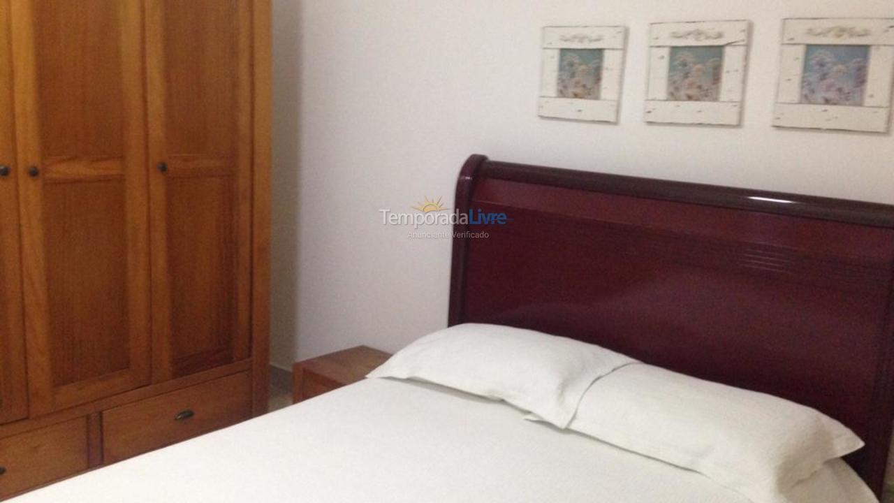 Apartamento para aluguel de temporada em Guarujá (Pitangueiras)