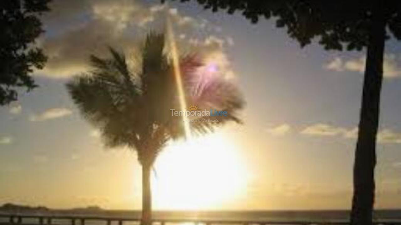 Apartamento para aluguel de temporada em Guarujá (Pitangueiras)