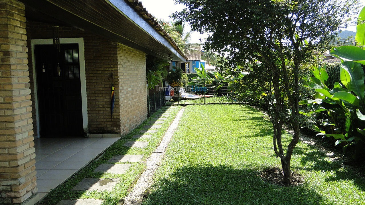 Casa para aluguel de temporada em Ubatuba (Praia Grande)