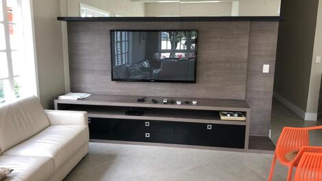 CASA TÉRREA NA RIVIERA DE SÃO LOURENÇO, COM MUITO CONFORTO.