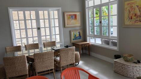 CASA TÉRREA NA RIVIERA DE SÃO LOURENÇO, COM MUITO CONFORTO.