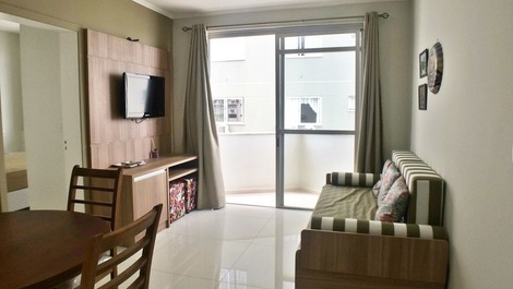 Ed. Riviera: 01 dormitório prédio frente mar em Balneário Camboriú