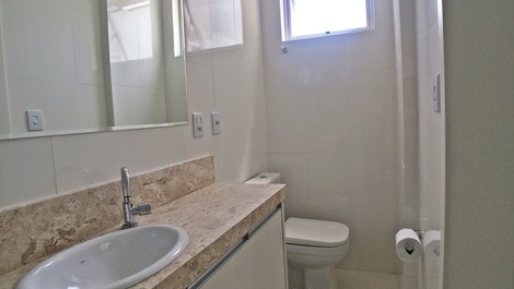 Ed. Riviera: 01 dormitório prédio frente mar em Balneário Camboriú