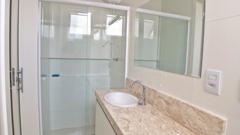 Ed. Riviera: 01 dormitório prédio frente mar em Balneário Camboriú