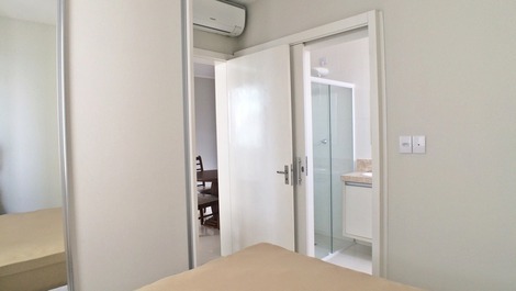 Ed. Riviera: 01 dormitório prédio frente mar em Balneário Camboriú