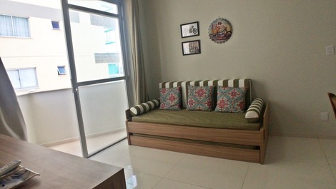 Ed. Riviera: 01 dormitório prédio frente mar em Balneário Camboriú