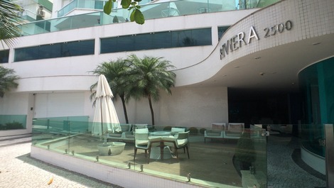 Ed. Riviera: 01 dormitório prédio frente mar em Balneário Camboriú