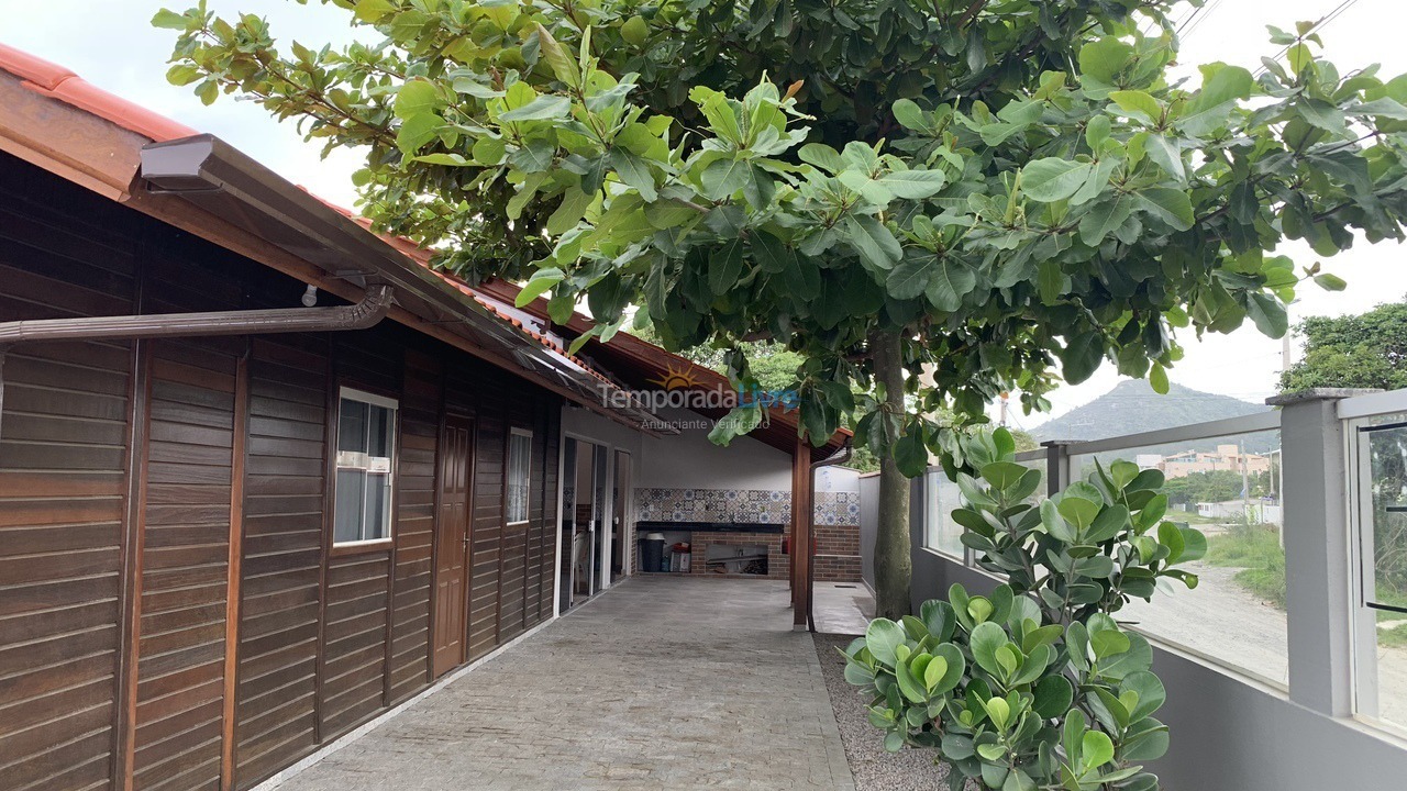 Casa para aluguel de temporada em Bombinhas (Canto Grande)