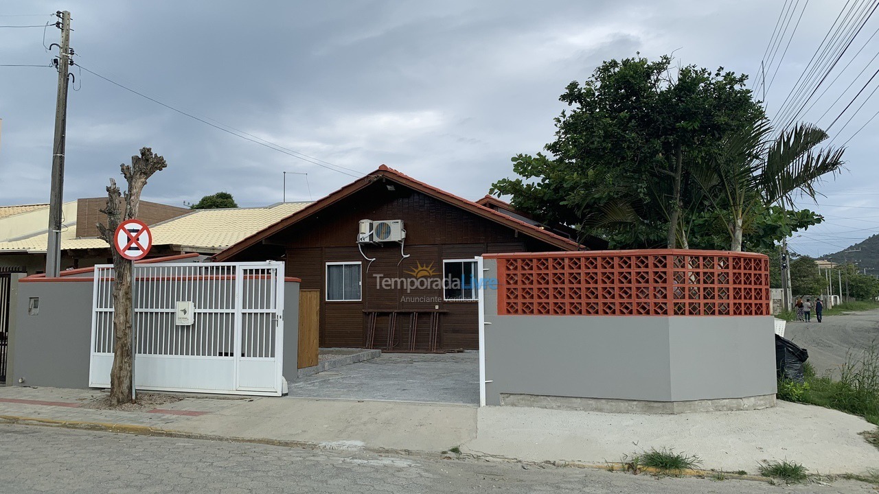 Casa para aluguel de temporada em Bombinhas (Canto Grande)
