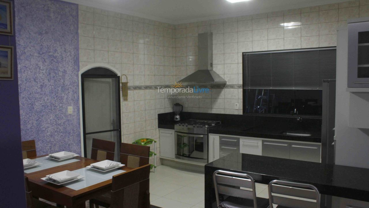 Casa para aluguel de temporada em Ubatuba (Maranduba)