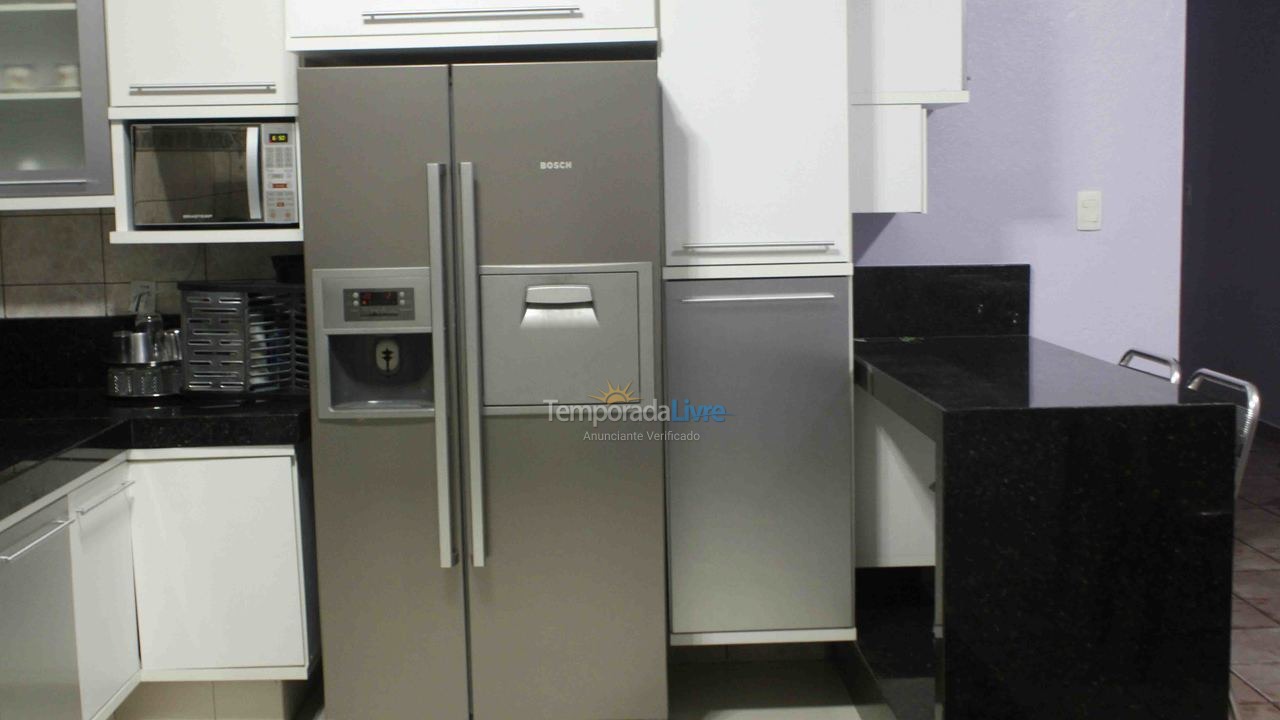 Casa para aluguel de temporada em Ubatuba (Maranduba)