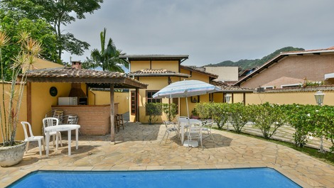 Great house with pool and Churraqueira