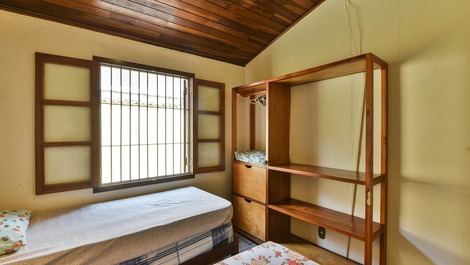 Great house with pool and Churraqueira