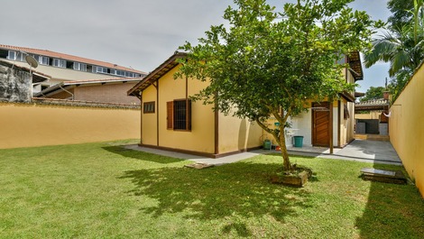 Great house with pool and Churraqueira