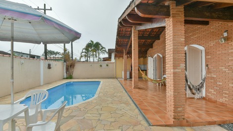Aconchegante casa en la Playa Grande de Ubatuba