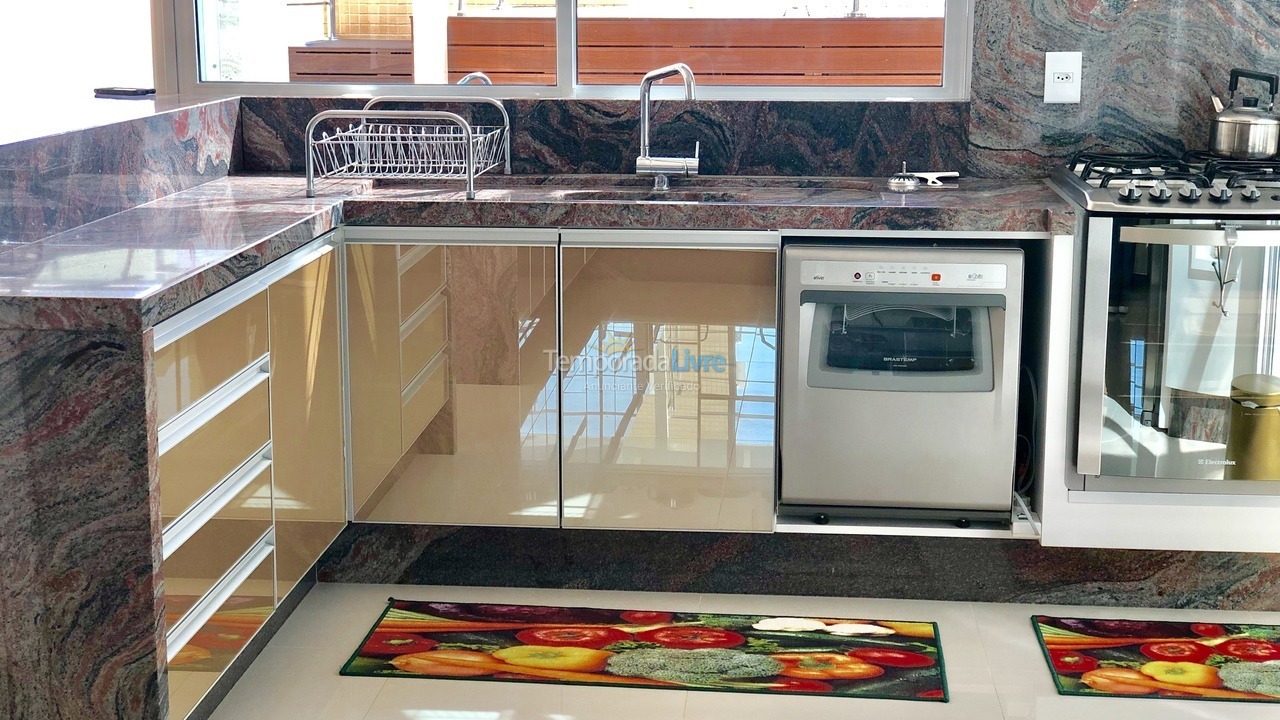 Apartamento para alquiler de vacaciones em Governador Celso Ramos (Praia de Palmas)