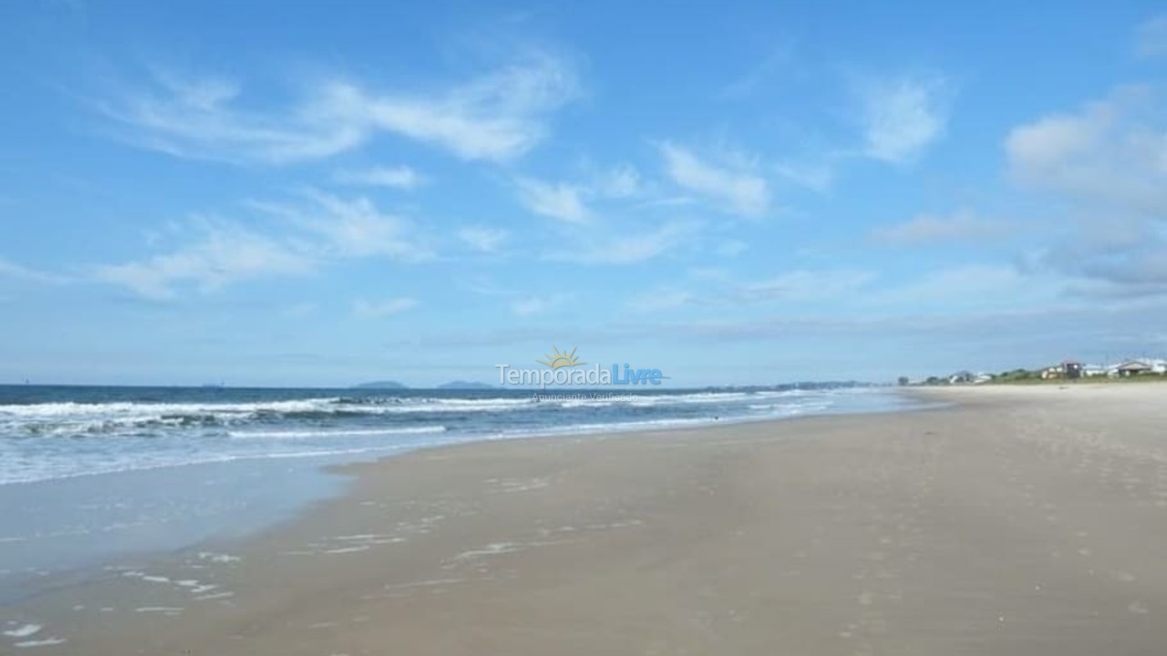 Apartamento para aluguel de temporada em Itapoá (Balneário Rio Gracioso)