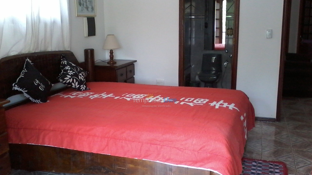 Casa para aluguel de temporada em Guarujá (Praia do Pernambuco)