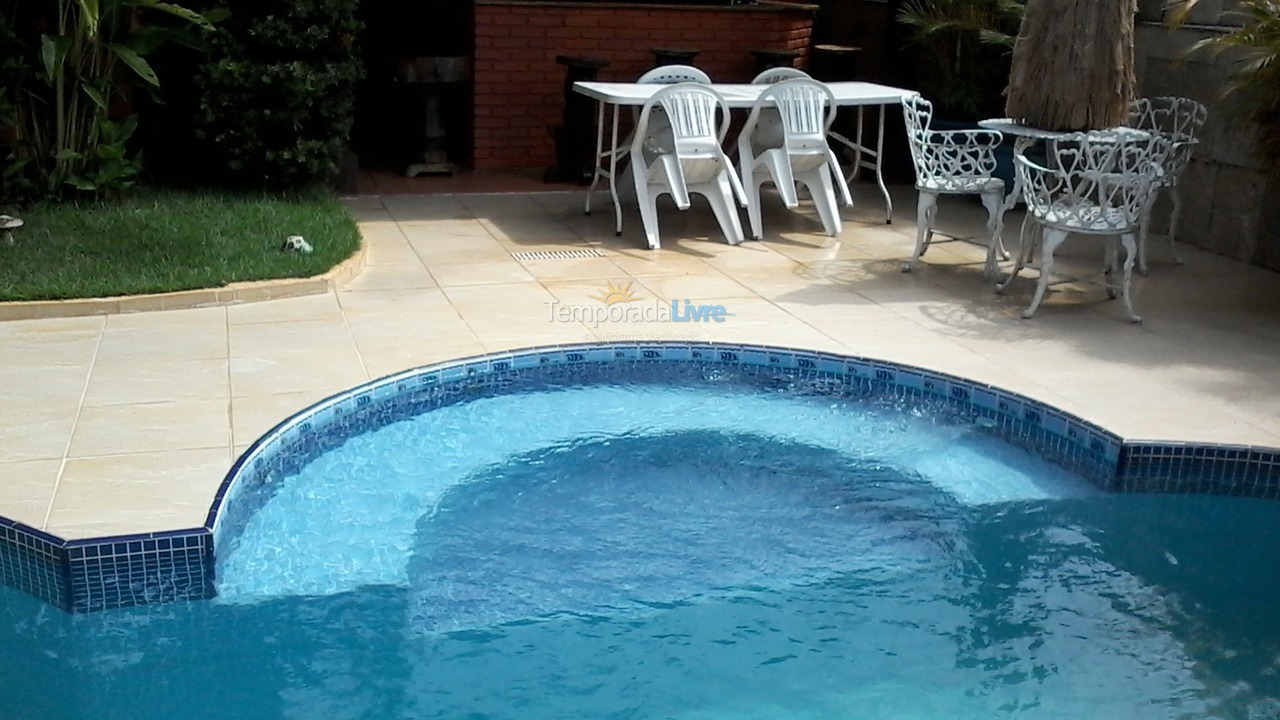 Casa para aluguel de temporada em Guarujá (Praia do Pernambuco)