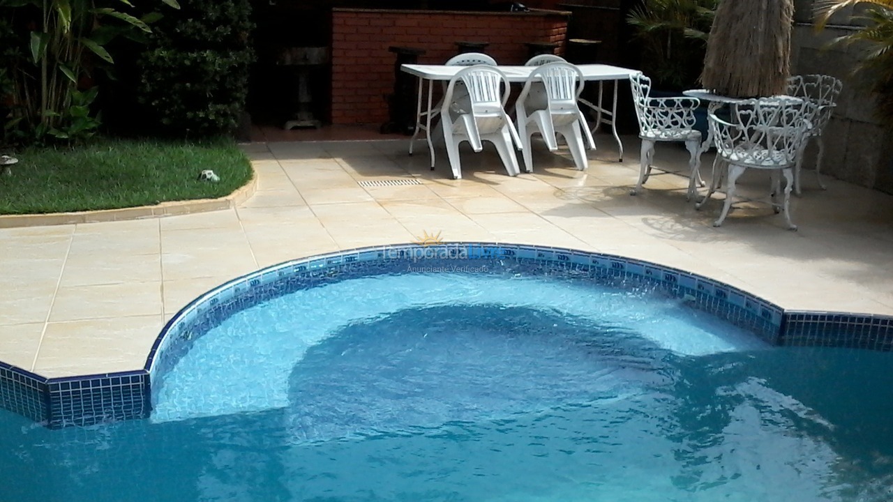 Casa para aluguel de temporada em Guarujá (Praia do Pernambuco)