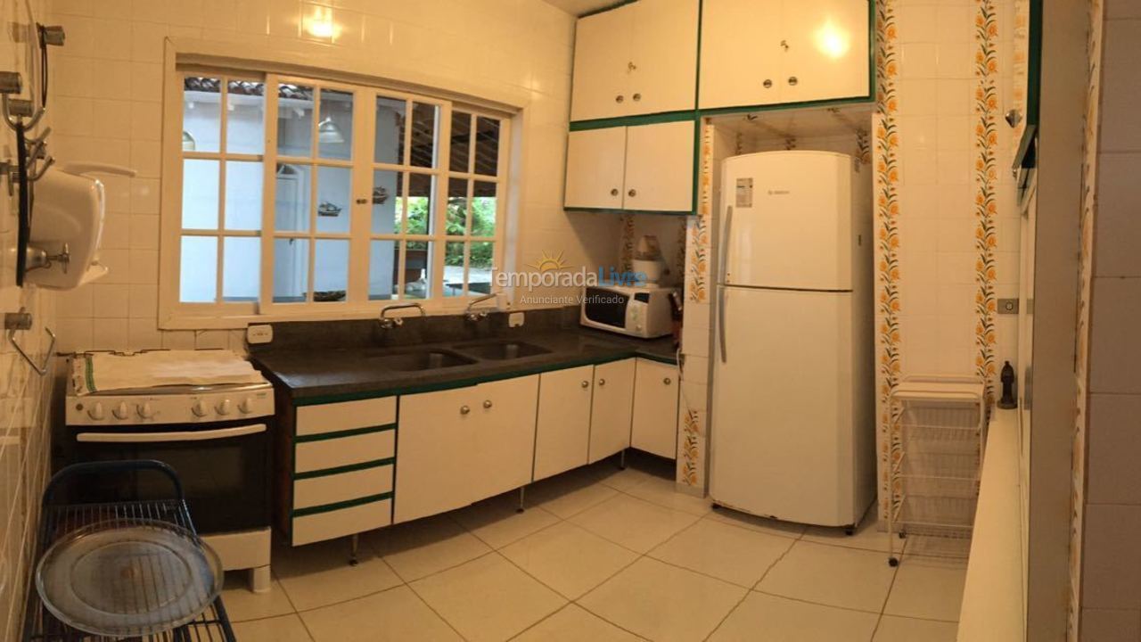 House for vacation rental in Ubatuba (Praia do Lázaro)