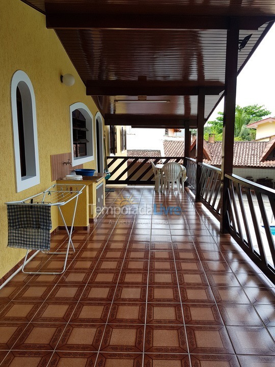 Casa para aluguel de temporada em Caraguatatuba (Prainha)