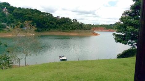 Chacara by the lake, boat ramp, pool, Spa, Smooke Ribs, Barbecue