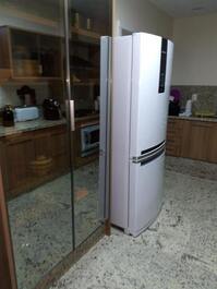 Apt on top floor with 4 newly furnished suites 60 m from the beach