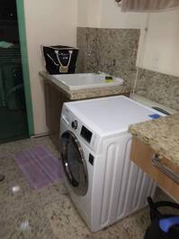 Apt on top floor with 4 newly furnished suites 60 m from the beach