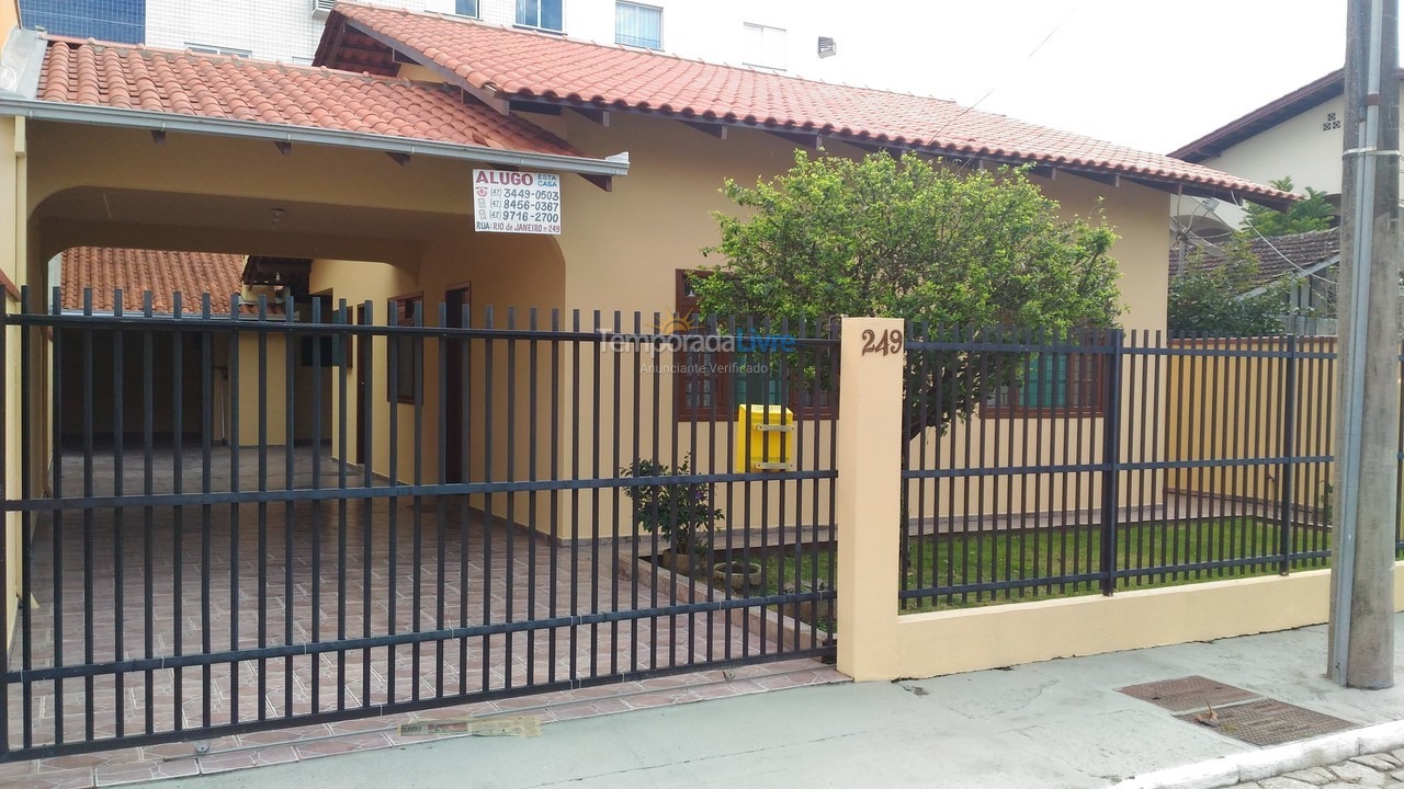 Casa para aluguel de temporada em São Francisco do Sul (Enseada)
