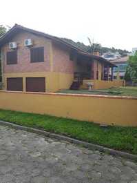 Your place in paradise... a block from the sea, do not use the car for anything.