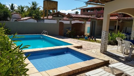 Piscina de adulto 5,70x3,40 com 1,60 de fundura e piscina de criança 2,60x2,20 com 80 cm. de fundura
