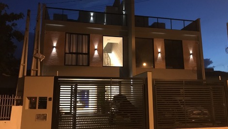 CASA 70 METROS DA PRAINHA COM 4 GRANDES SUÍTES