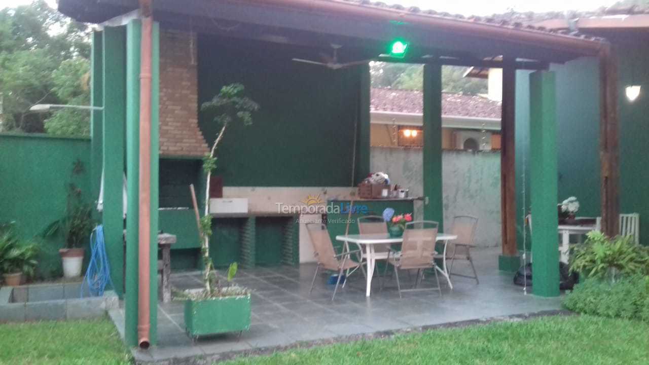 Casa para aluguel de temporada em Ubatuba (Pereque Mirim)