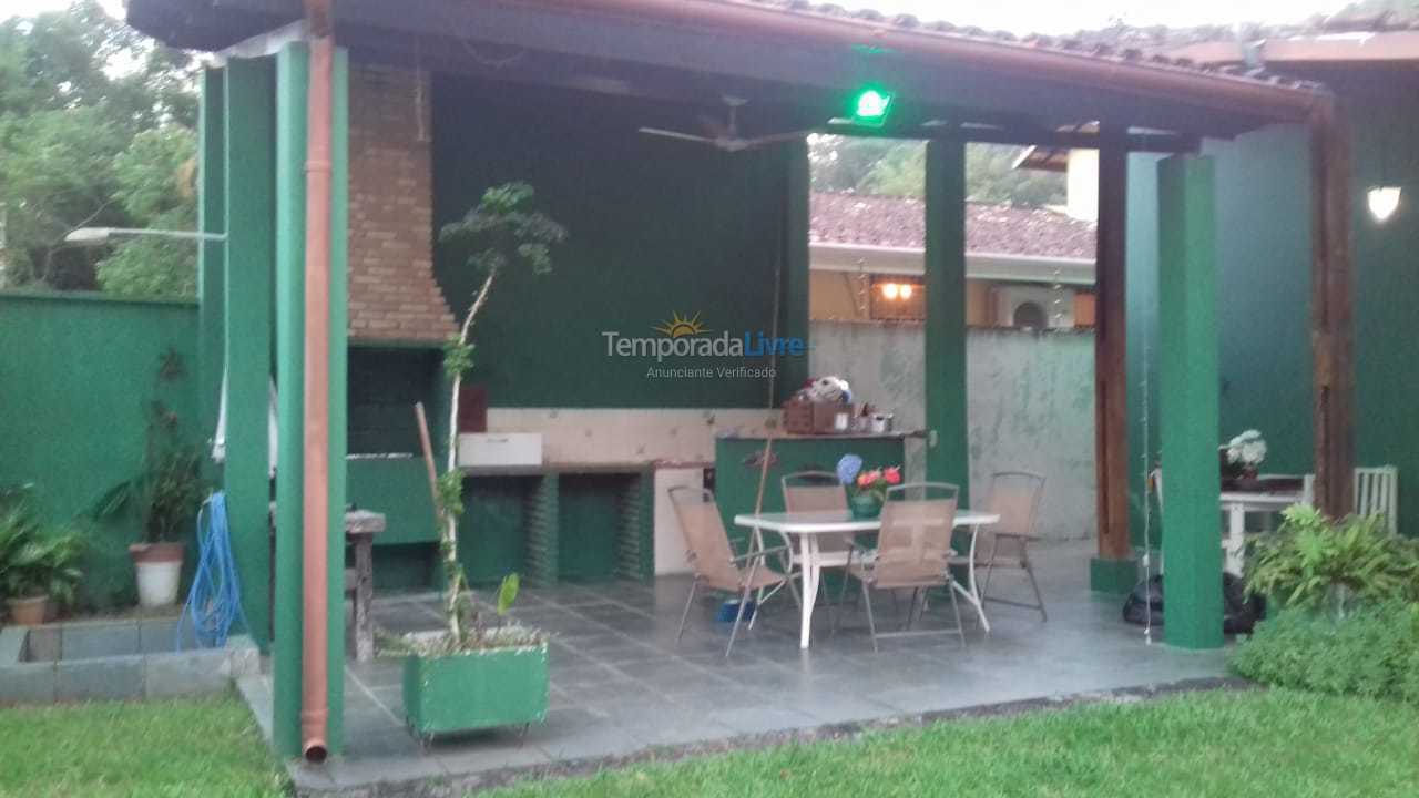 Casa para aluguel de temporada em Ubatuba (Pereque Mirim)