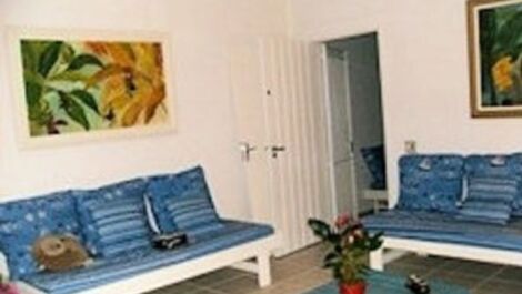 Sala de estar com tv, agradavel e aconchegante