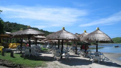 Quiosque em frente a Ilha do Japonês