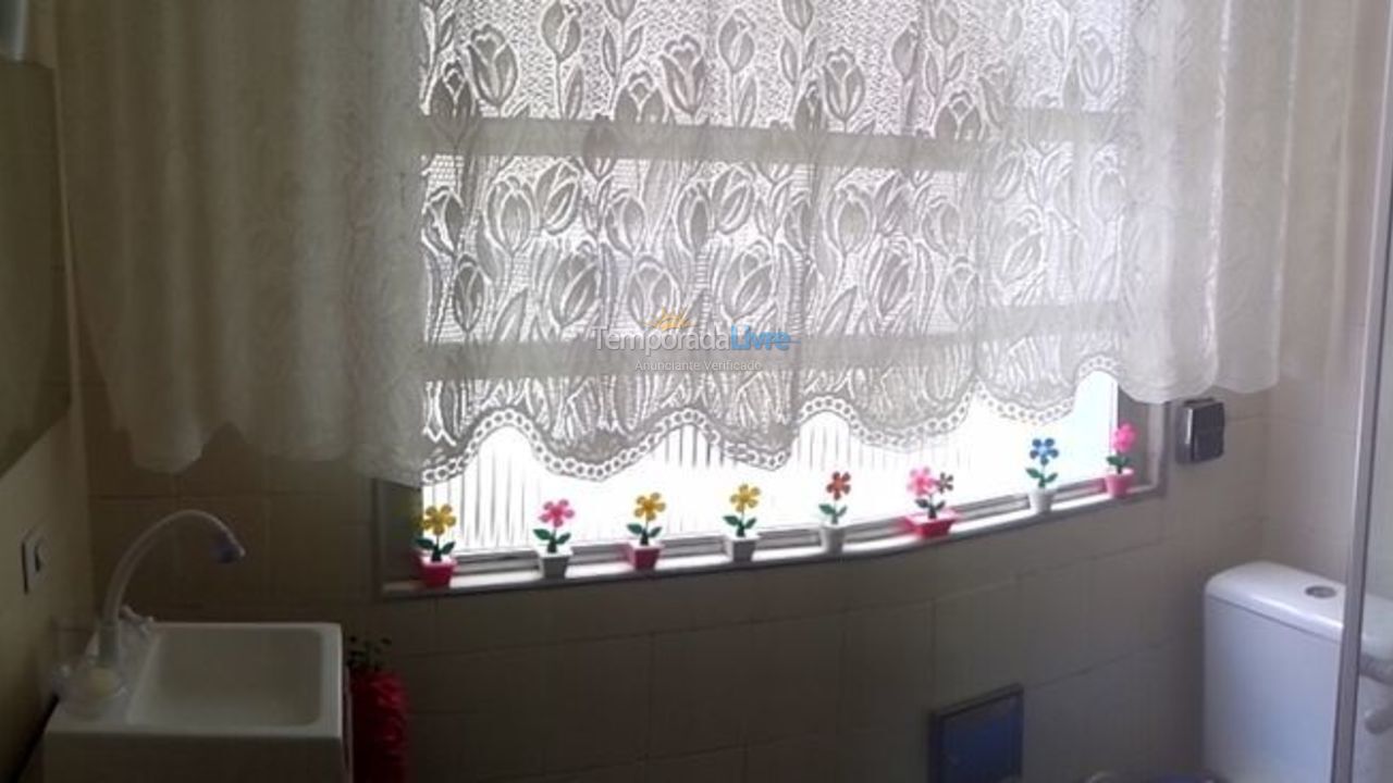 Apartamento para aluguel de temporada em Guarujá (Pitangueiras)