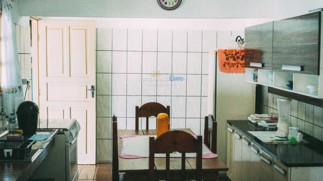 Casa para aluguel de temporada em Ubatuba (Praia da Almada)