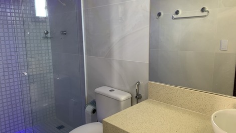 Linda casa a 50m do mar cond fechado 4 suites piscina,espaco gourmet