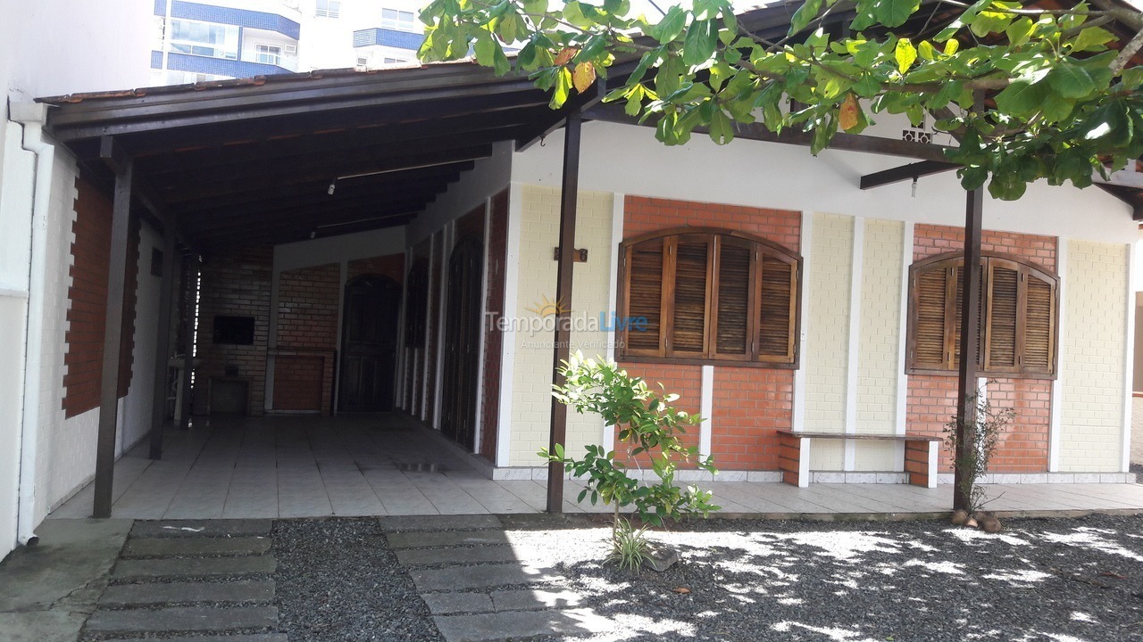 Casa para aluguel de temporada em São Francisco do Sul (Enseada)