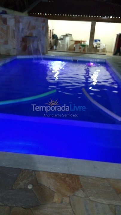 Casa para alquiler de vacaciones em Peruíbe (Balneario Maria Helena Novaes)