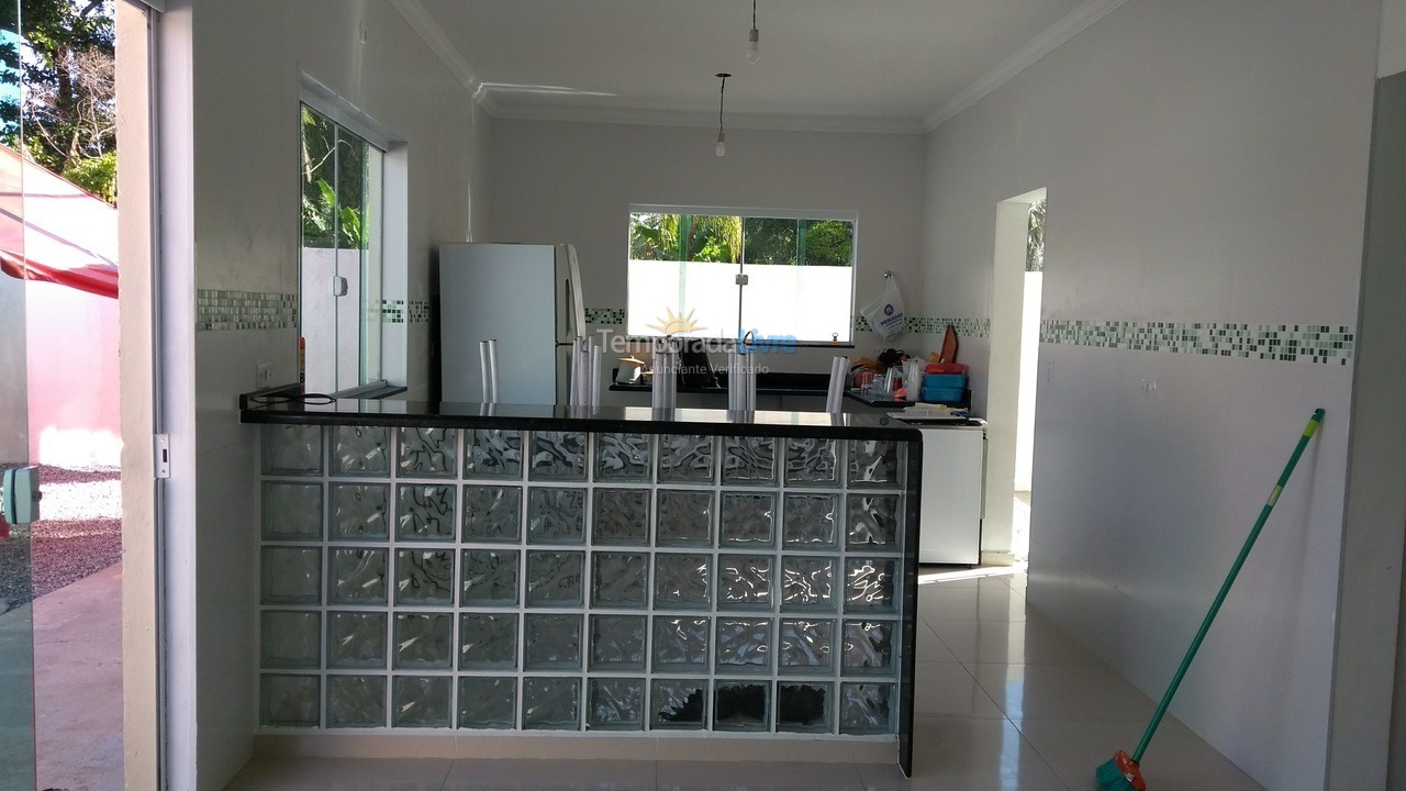 Casa para alquiler de vacaciones em Peruíbe (Balneario Maria Helena Novaes)