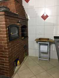 Churrasqueira, forno de pizza e utensilios