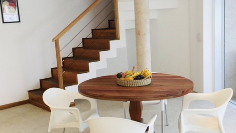 Casa muito bem localizada com 4 suítes na Praia de Juquehy