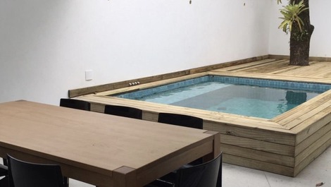 Casa muito bem localizada com 4 suítes na Praia de Juquehy